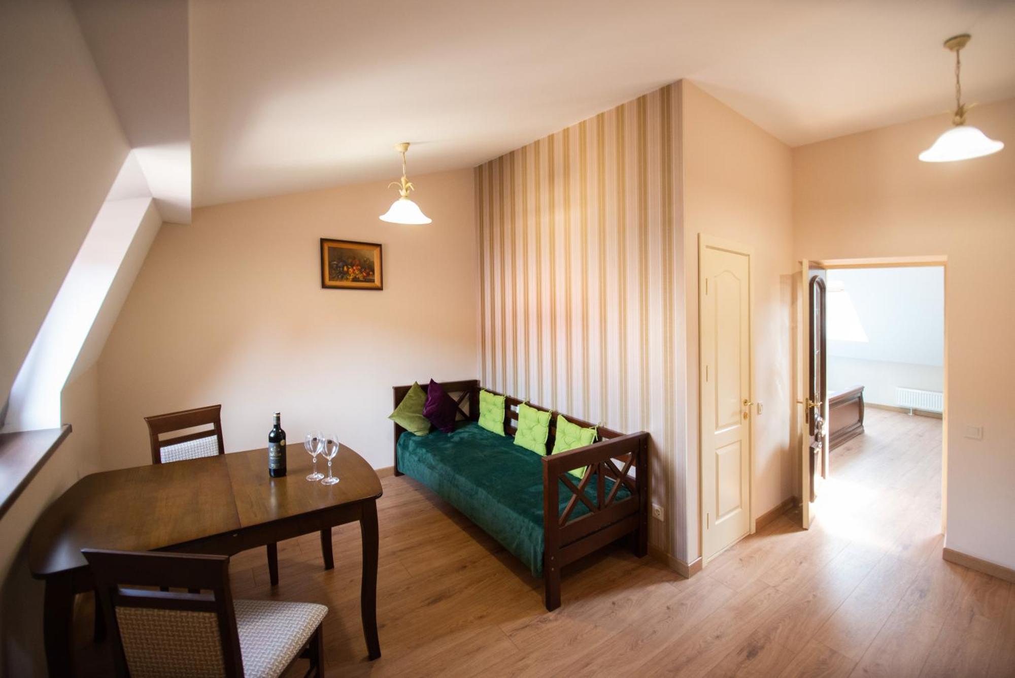 Apart Yaroslava Osmomysla 9 Square - City Center ลวีฟ ภายนอก รูปภาพ