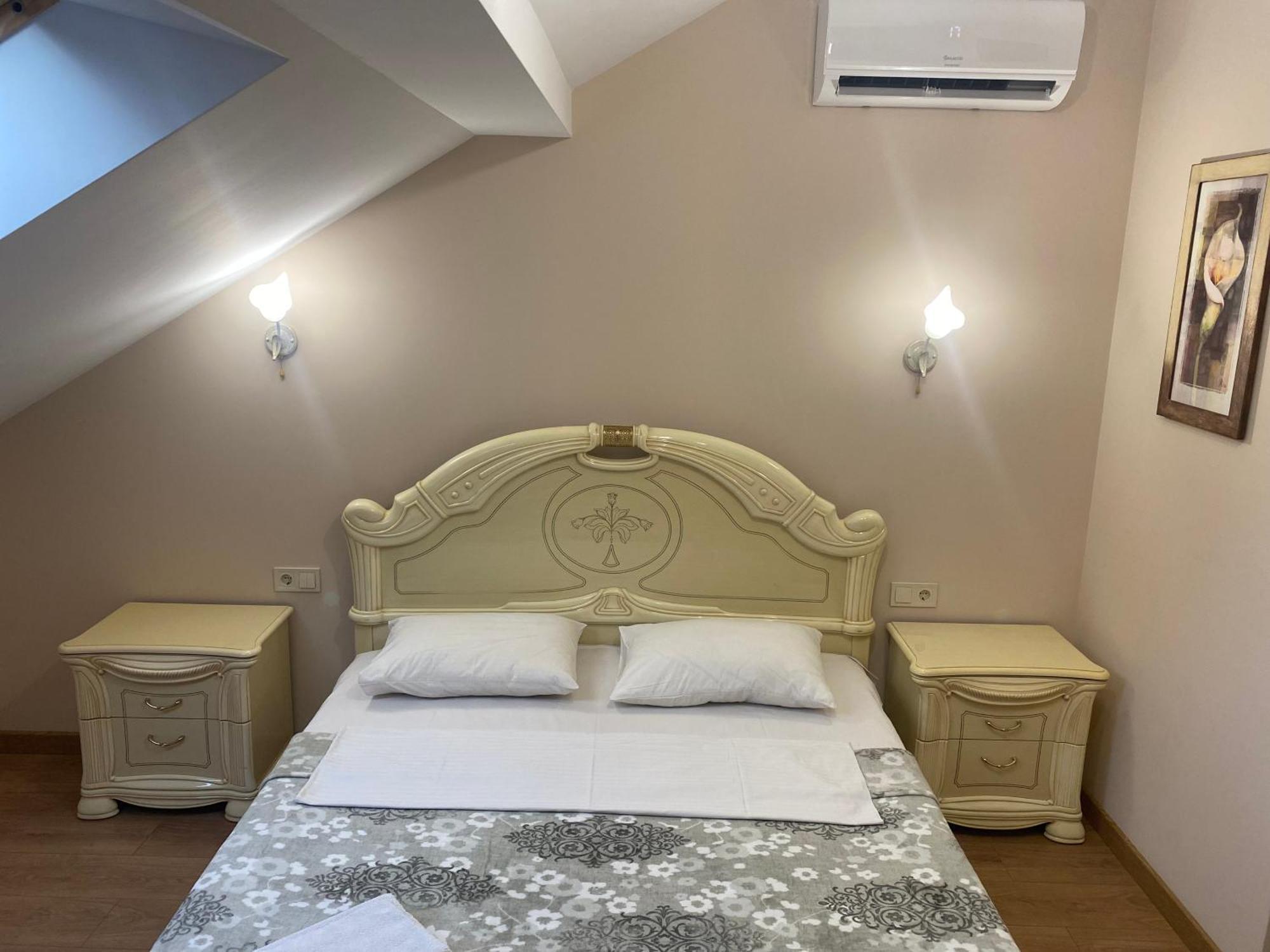 Apart Yaroslava Osmomysla 9 Square - City Center ลวีฟ ภายนอก รูปภาพ